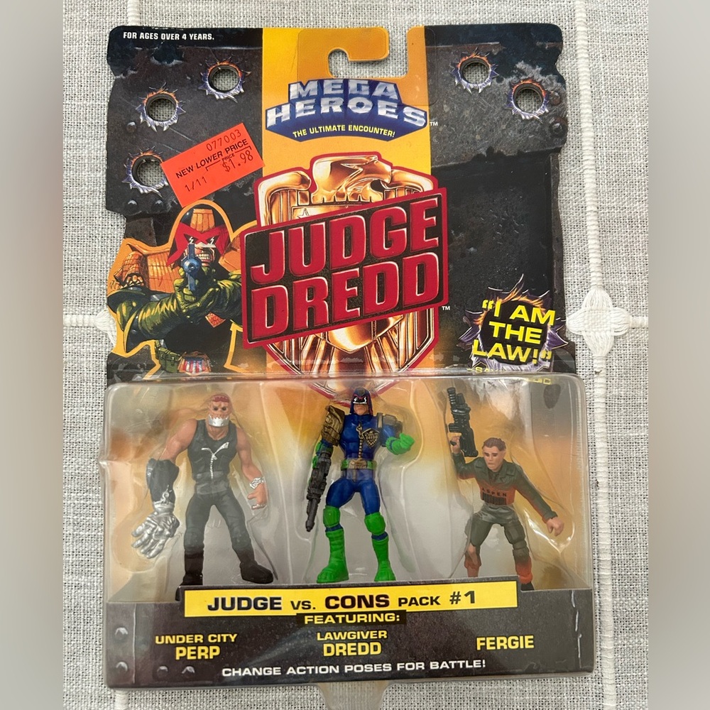 1995 Mega Hero’s Judge Dredd Action Figure Set JUDGE VS CONS pack #1 - NOS